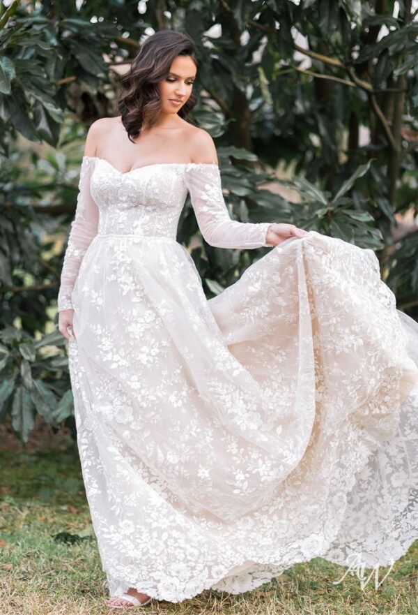 AW Maud Wedding Dress - Image 3